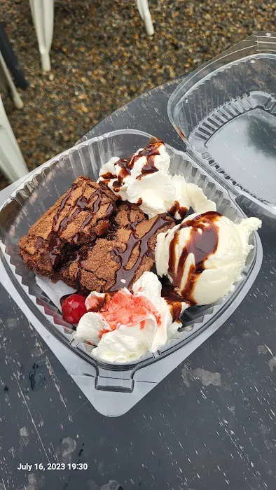 Lola's Ice Cream Korner Picture 8