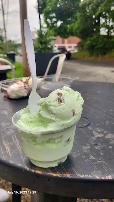 Lola's Ice Cream Korner Picture 4