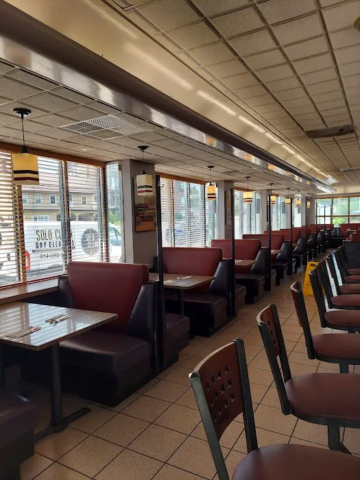 Mamaroneck Diner & Pizza Restaurant Picture 4