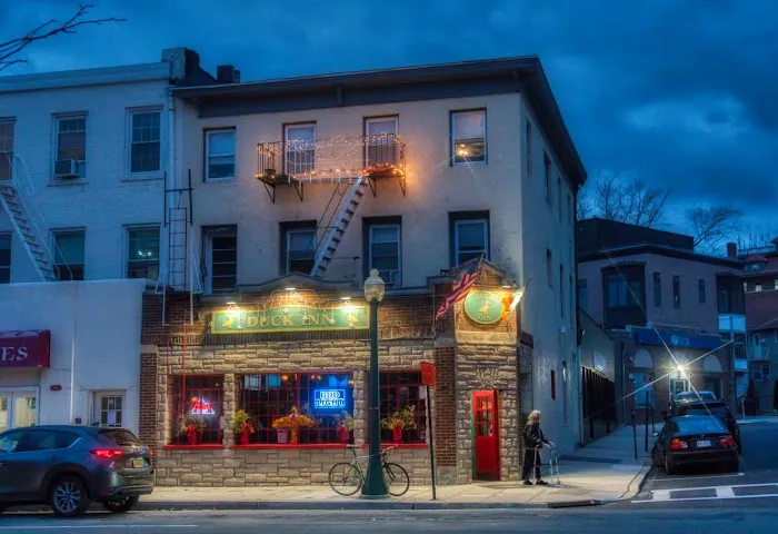 Duck Inn Bar & Grill Picture 9