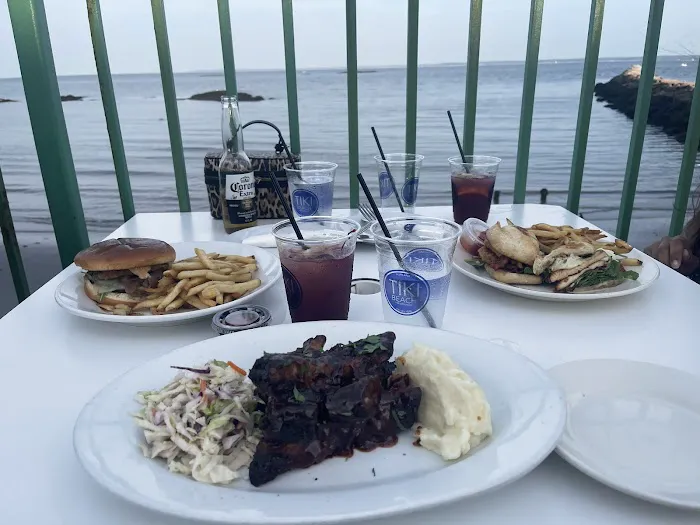 Tiki Beach Pier Restaurant Picture 9