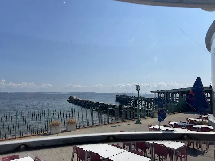 Tiki Beach Pier Restaurant Picture 6
