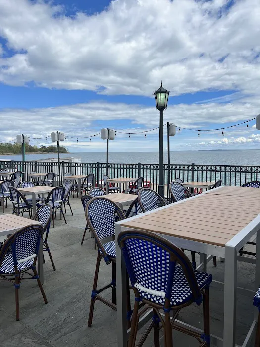 Tiki Beach Pier Restaurant Picture 7