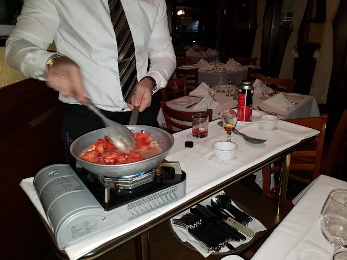 Alex's Bar and Grille Picture 5