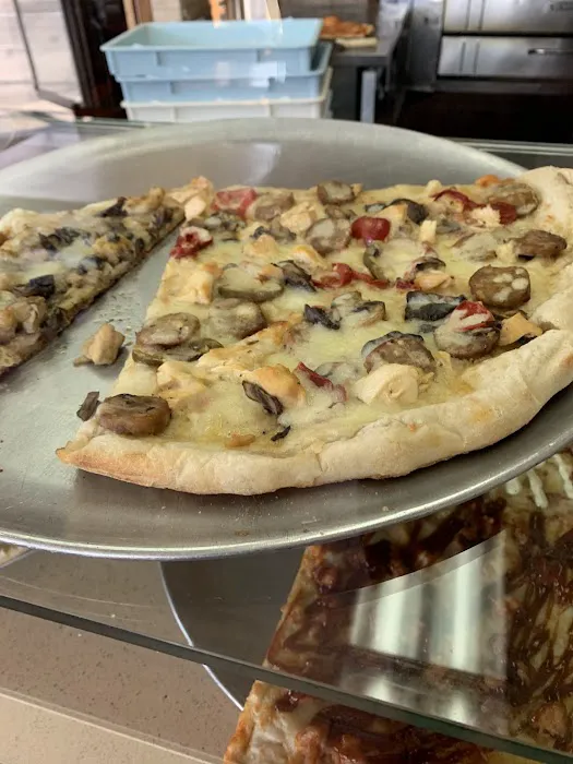 Dom & Vinnie's Pizzeria Picture 9