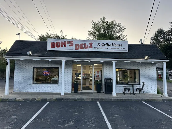 Dom's Deli & Grille House - Elmsford Picture 3