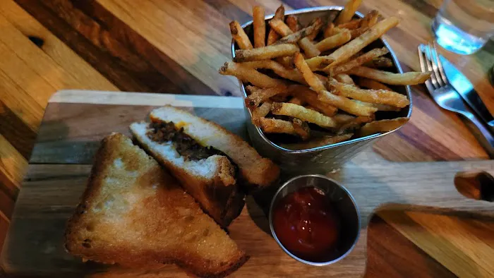 105-Ten Bar & Grill Picture 2
