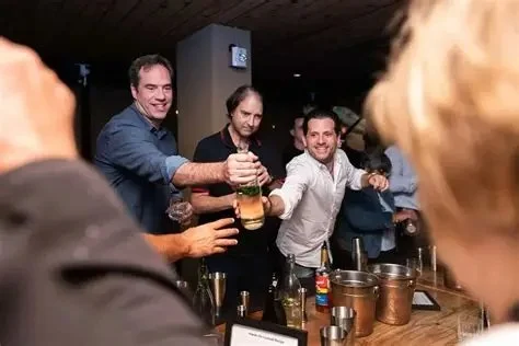 How Bar and Grill Spots Are Integrating Interactive Dining Experiences for Groups