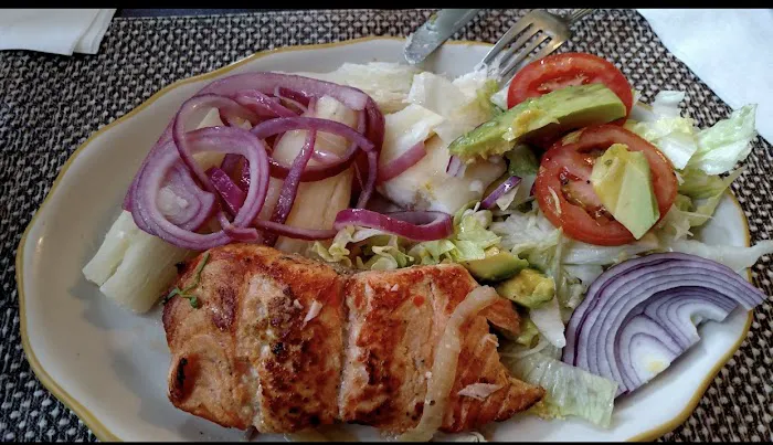 Benito Restaurant / Hollywood Chicken International Picture 2