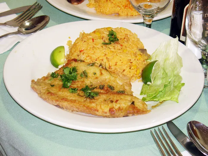 Benito Restaurant / Hollywood Chicken International Picture 6