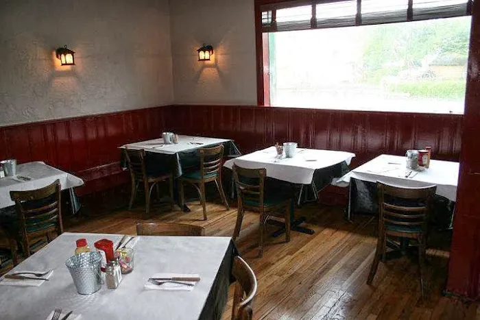 Sam's Bar and Grill Picture 2