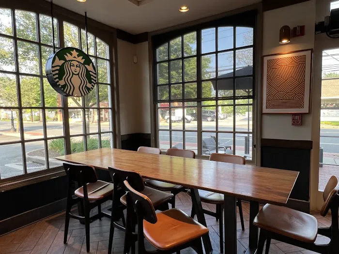 Starbucks Picture 3