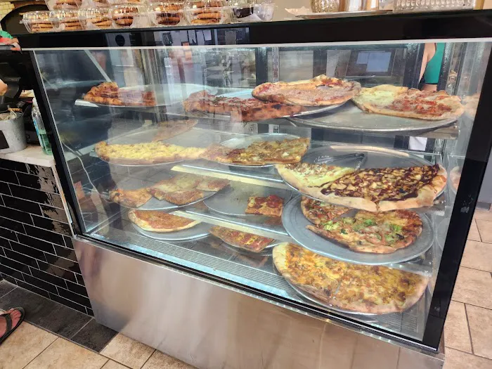 Heights Pizza Company Picture 10