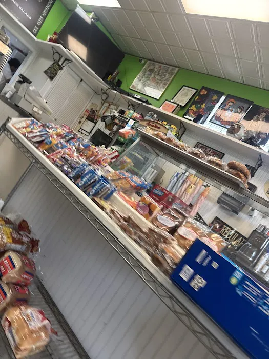 Uncle Bucks Country Deli Picture 3