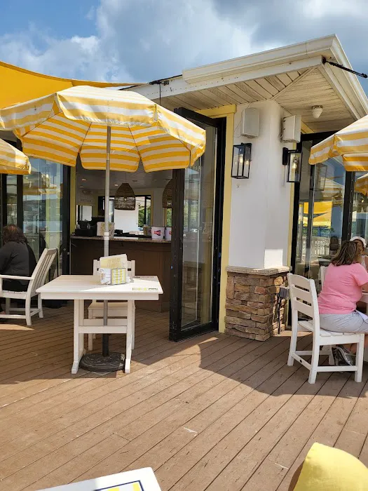The Sunset Club at Tappen Beach Picture 2