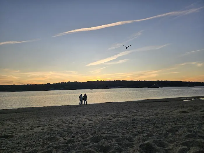 The Sunset Club at Tappen Beach Picture 5