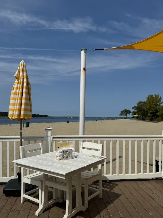 The Sunset Club at Tappen Beach Picture 4