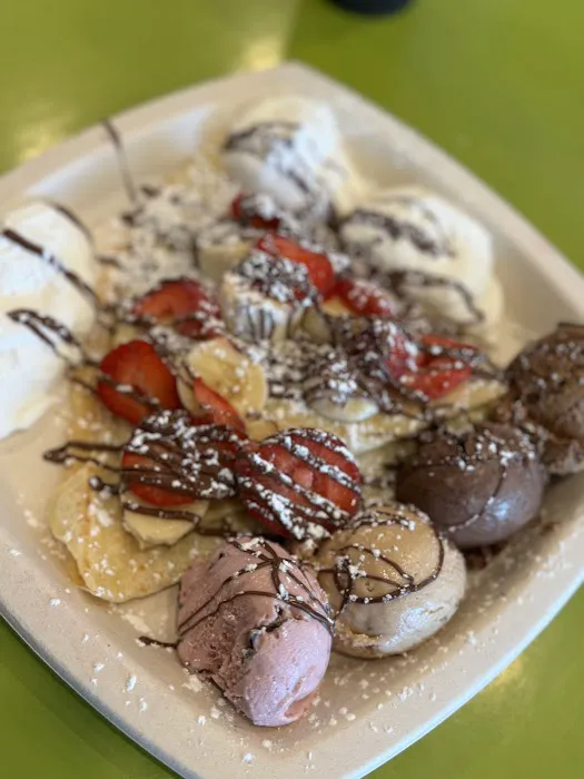 YOLO Yogurt & Desserts- Frozen Yogurt, Crepe, Gelato, Acai Bowls and more... Picture 3