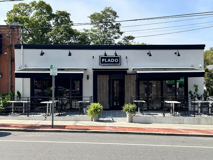 Plado Tasting Bar - Glen Cove Picture 3