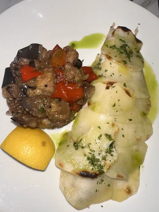 Two25 Restaurant Picture 2