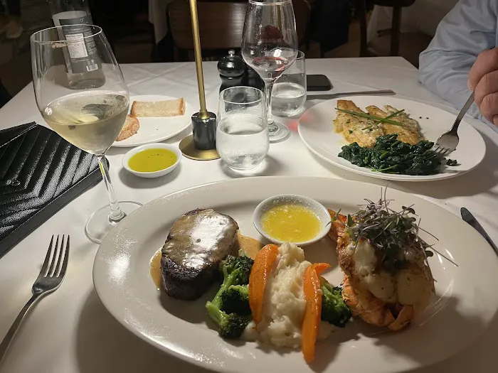 Two25 Restaurant Picture 10