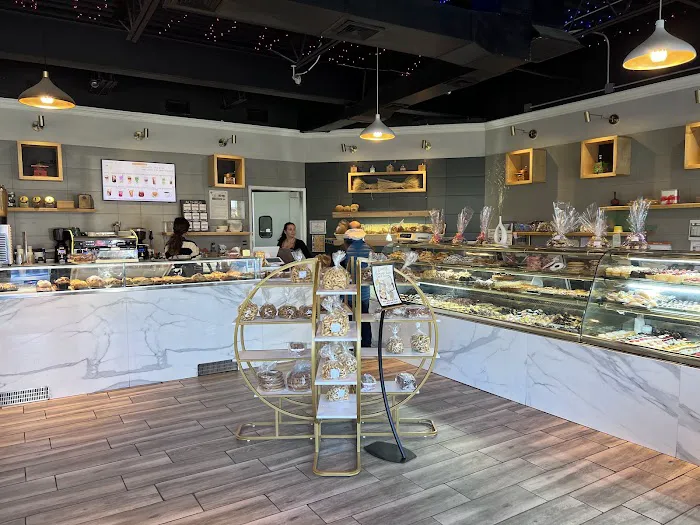Leonetti Pastry Shop Picture 4