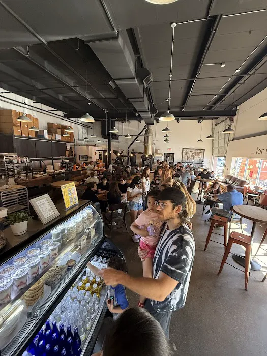 Mongo's Coffee Roastery & Lounge Picture 4