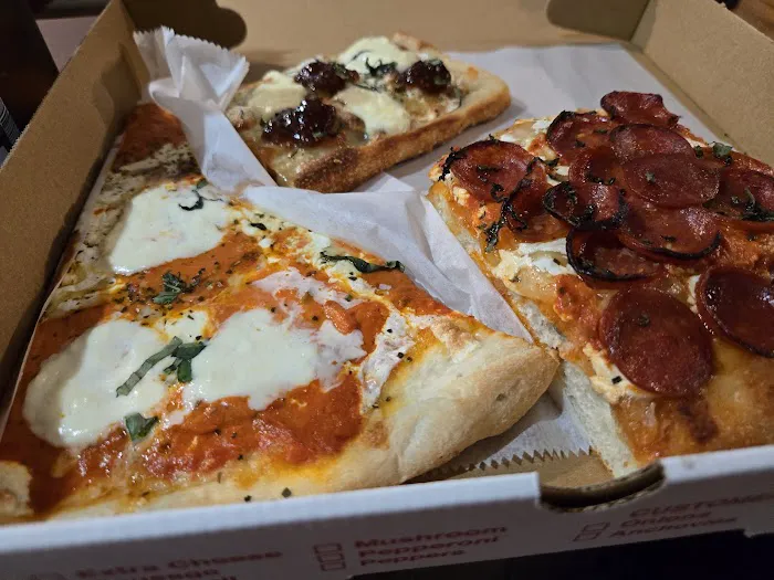 Phil's Pizzeria & Restaurant Syosset Picture 5