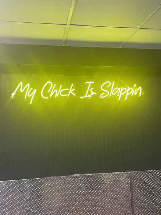 Slappin Chick - Hicksville Picture 2