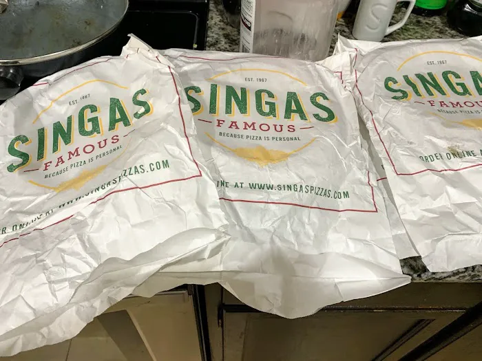 Singas Famous Pizza Picture 3