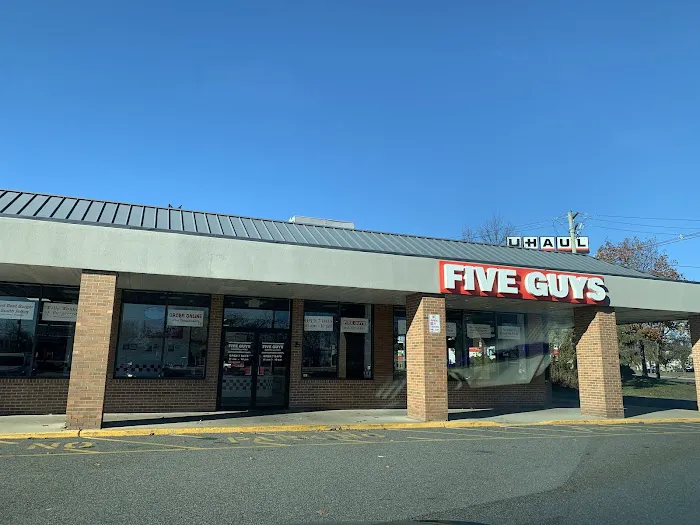 Five Guys Picture 4