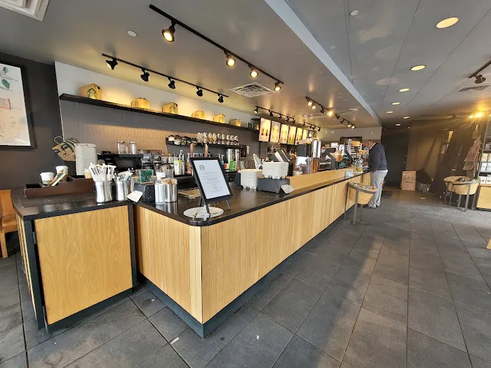 Starbucks Picture 3
