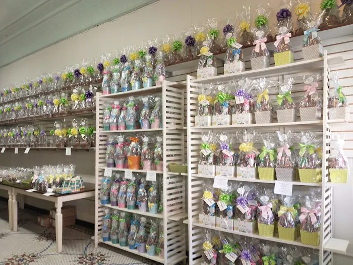 Lucas Candies Picture 10