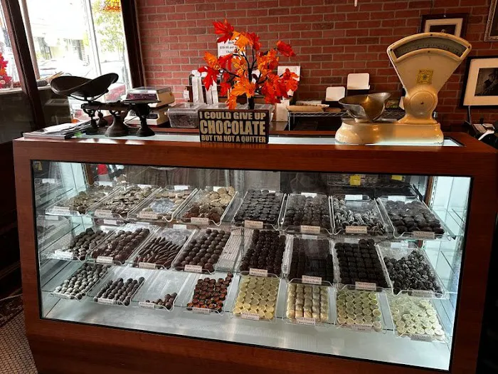 Lucas Candies Picture 3