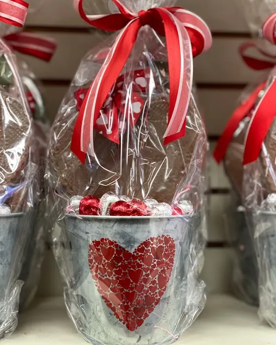Lucas Candies Picture 1
