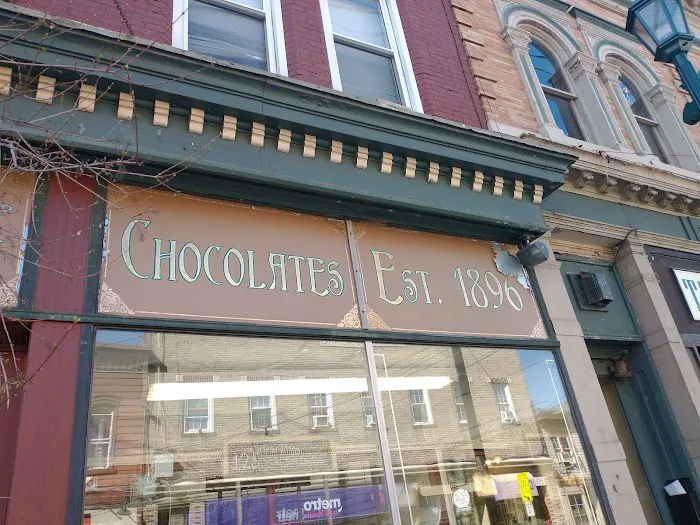 Lucas Candies Picture 6