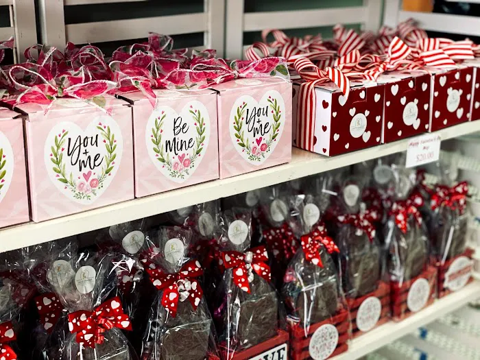 Lucas Candies Picture 4
