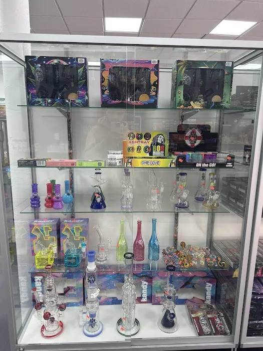 Max Convenience Picture 1