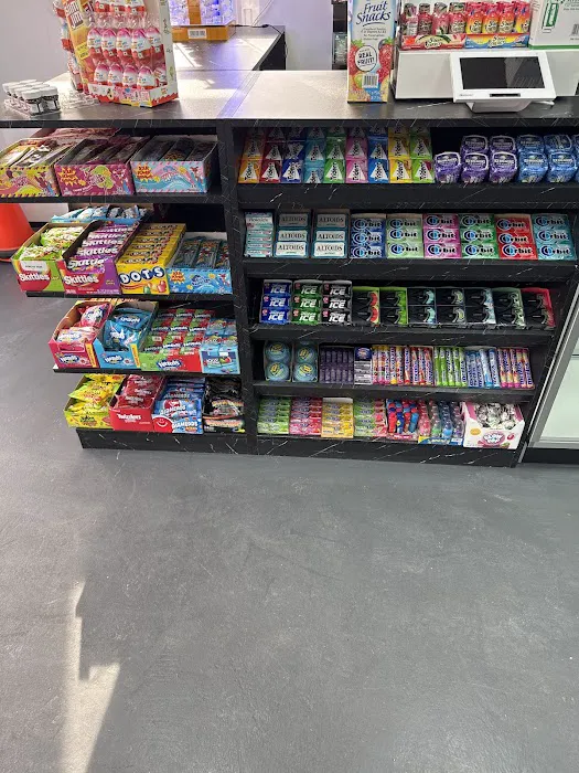 Max Convenience Picture 4