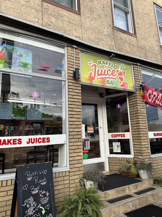 Raffi's Juice Bar Picture 7