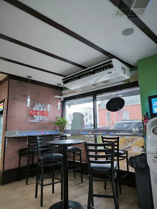 MAIN CORNER RESTAURANT Picture 7