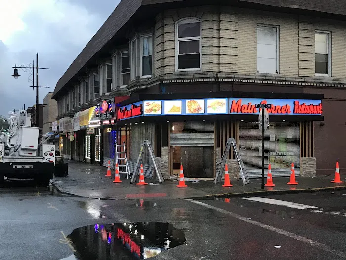 MAIN CORNER RESTAURANT Picture 10