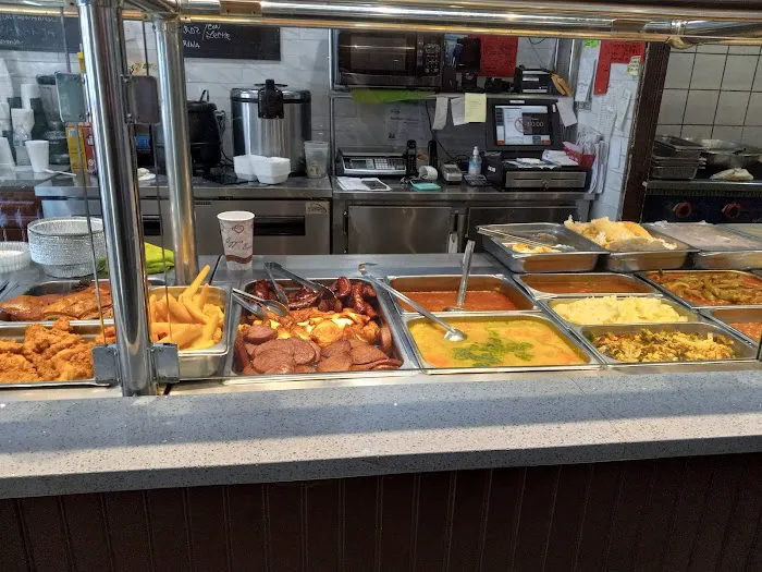 MAIN CORNER RESTAURANT Picture 6