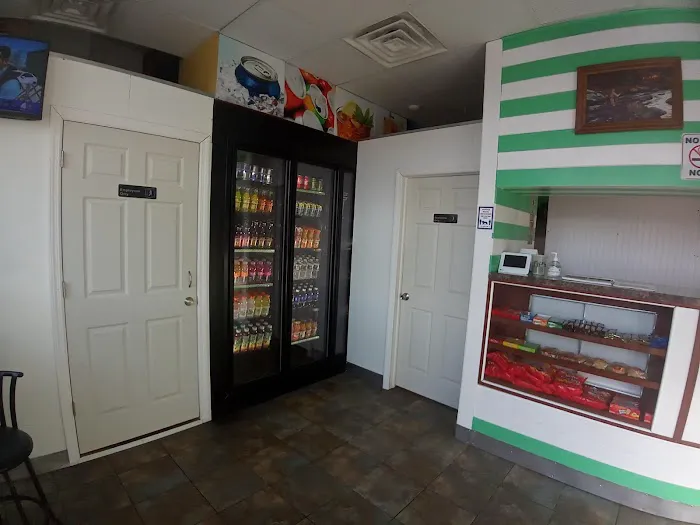 EZ DOES IT JAMAICAN RESTAURANT Picture 6