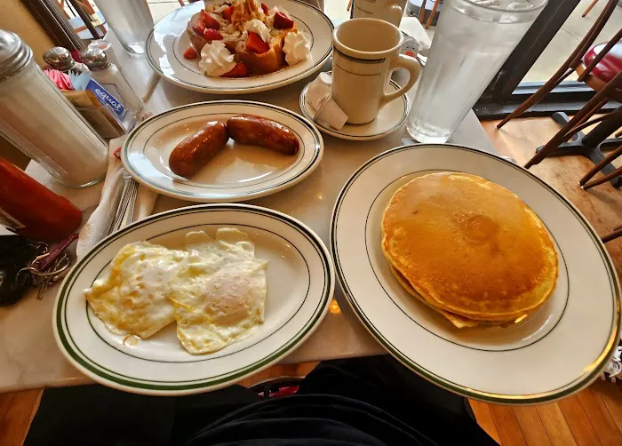 Chris & Angie’s Dinette Picture 3