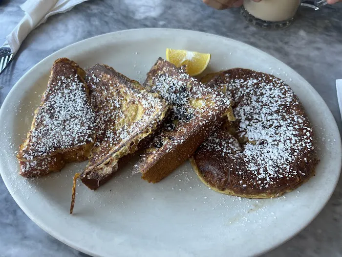 Chestnut Cafe & Eatery Picture 7