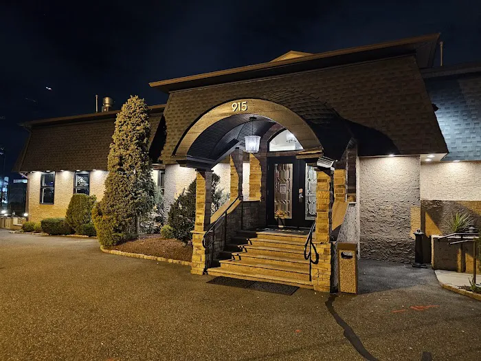 Jamie's Cigar Bar & Restaurant Picture 9