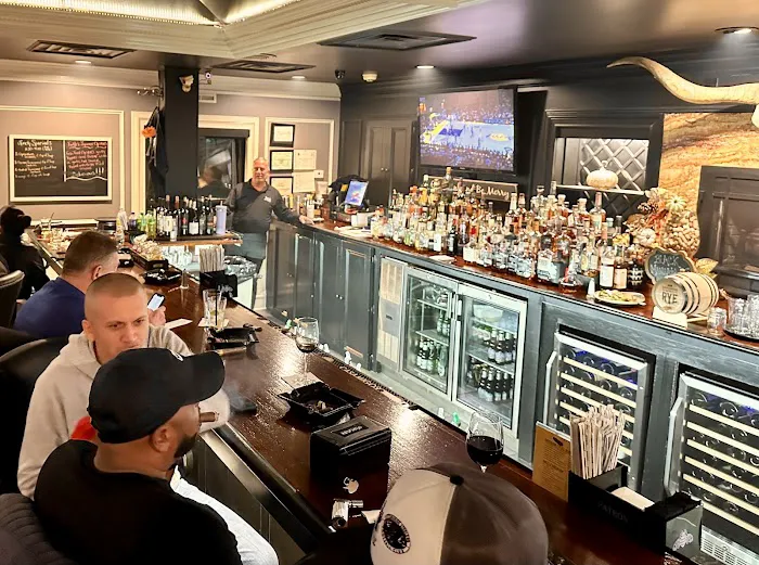 Jamie's Cigar Bar & Restaurant Picture 6