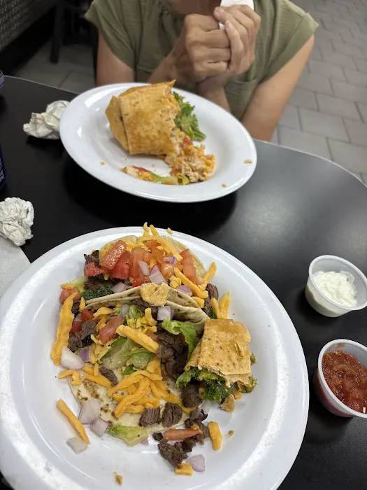 Muscle Maker Grill Picture 1