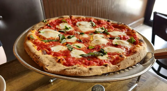 Luna Wood Fire Tavern Picture 7